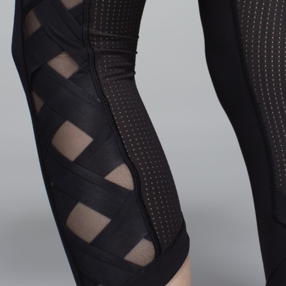 Lululemon Var-City Crop Black / Quiet Stripe Butter Pink Electric Coral - Picture 3 of 15